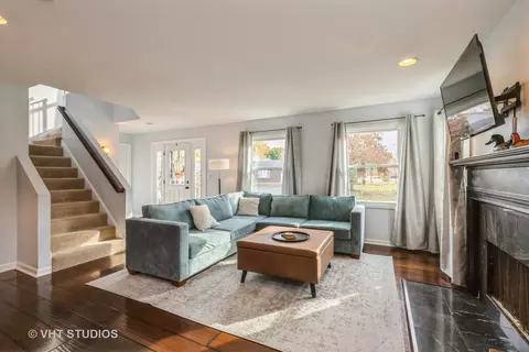 2 Coral Reef Ct, Third Lake, IL 60030 photo 2