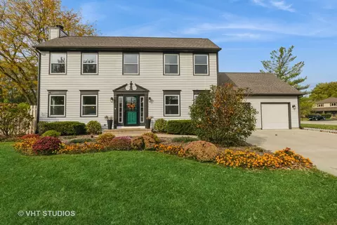 2 Coral Reef Ct, Third Lake, IL 60030