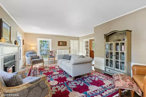 Living - 306 E Center Ave, Lake Bluff, IL 60044 photo 2 of 4