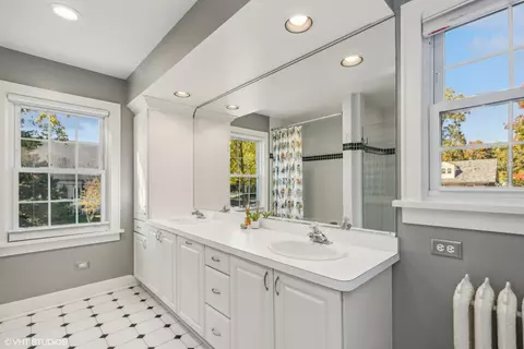 Bath - 306 E Center Ave, Lake Bluff, IL 60044 photo 3 of 4