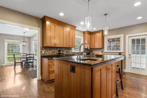 Kitchen - 306 E Center Ave, Lake Bluff, IL 60044 photo 2 of 2