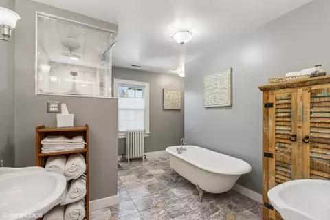 Bath - 306 E Center Ave, Lake Bluff, IL 60044 photo 2 of 4