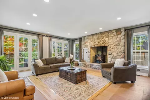 Living - 306 E Center Ave, Lake Bluff, IL 60044 photo 4 of 4
