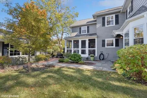 Exterior - 306 E Center Ave, Lake Bluff, IL 60044 photo 5 of 8