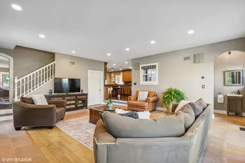 Living - 306 E Center Ave, Lake Bluff, IL 60044 photo 3 of 4