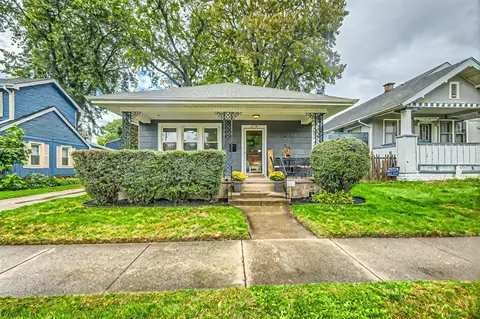 9414 S 54th Ct, Oak Lawn, IL 60453