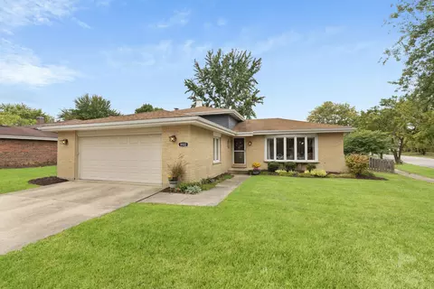 8522 Beller Ct, Darien, IL 60561