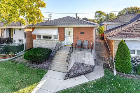 7517 Long Ave, Burbank, IL 60459