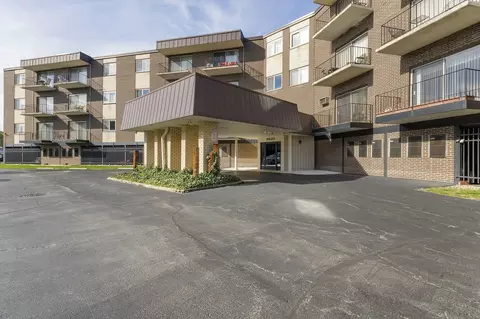 9820 S Pulaski Ave #303, Oak Lawn, IL 60453