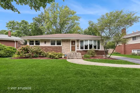 130 S Reuter Dr, Arlington Heights, IL 60005
