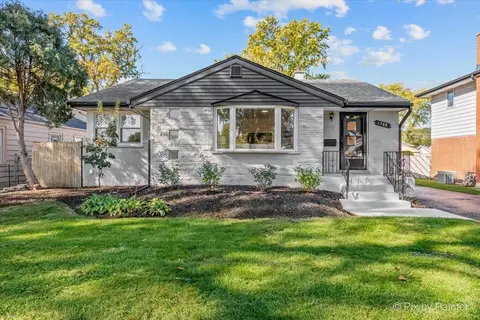 1788 S Elm St, Des Plaines, IL 60018