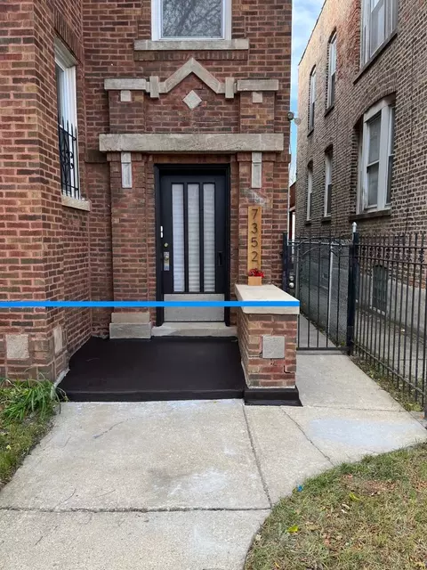 7352 S Blackstone Ave, Chicago, IL 60619