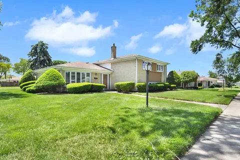 4501 W 101st Pl W, Oak Lawn, IL 60453