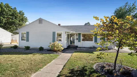 711 S 7th St, Oregon, IL 61061