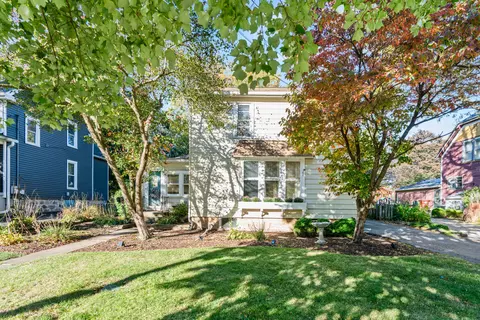 629 N Madison St, Woodstock, IL 60098