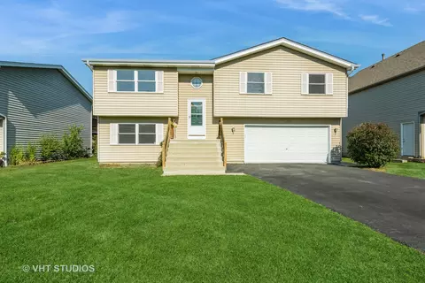 3012 W Kinley Blvd, Mchenry, IL 60050