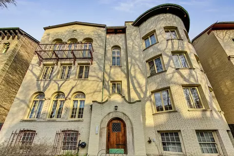 7447 N Hoyne Ave #1S, Chicago, IL 60645