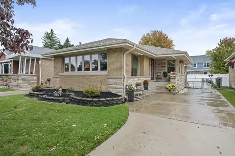 9541 S Clifton Park Ave, Evergreen Park, IL 60805