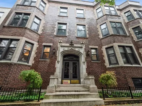 545 W Melrose St #1, Chicago, IL 60657
