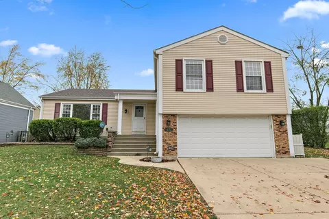 421 N Walnut Ln, Schaumburg, IL 60194