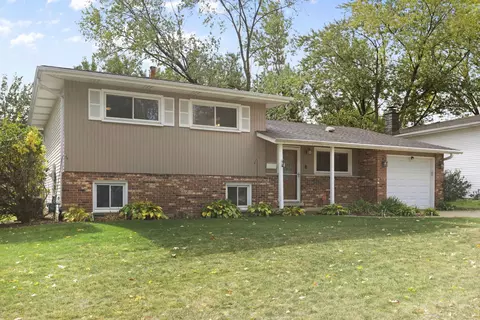 207 Hickory Ln, Schaumburg, IL 60193