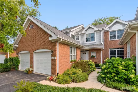 2 S747 Lakeside Dr, Glen Ellyn, IL 60137