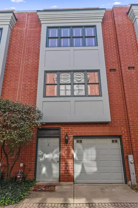 5844 N Hermitage Ave #J, Chicago, IL 60660