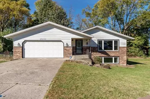 4504 Crescent Cir, Rockford, IL 61108