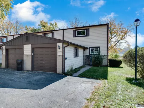 1209 Cedarwood Dr #F, Crest Hill, IL 60403