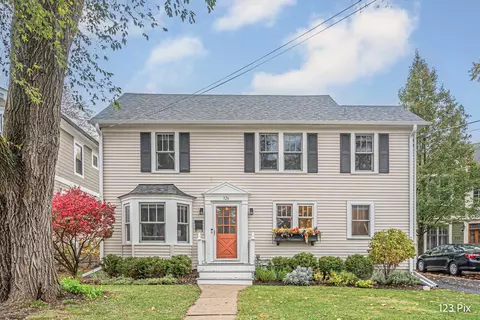 326 Grant Ct, Libertyville, IL 60048
