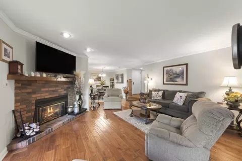 7286 Maplewood Ct #B, Willowbrook, IL 60527 photo 4