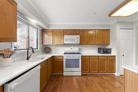 7286 Maplewood Ct #B, Willowbrook, IL 60527 photo 11