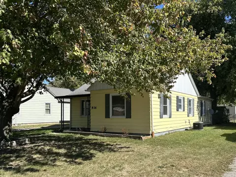 Exterior - 816 S 9th St, Mattoon, IL 61938 photo 1 of 3