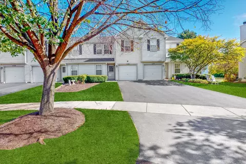 1128 Grand Lake Ct, Naperville, IL 60540