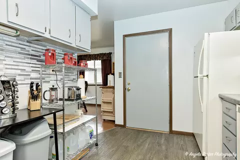 Kitchen - 601 Devonshire Ct #B, Mchenry, IL 60050 photo 1 of 3