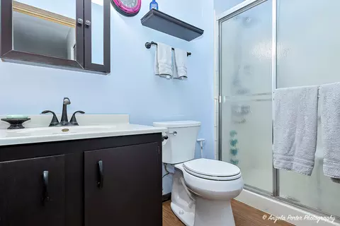 Bath - 601 Devonshire Ct #B, Mchenry, IL 60050 photo 2 of 2