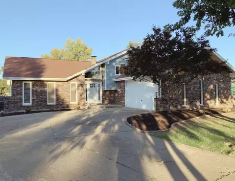 2211 Brookwood Ct, Joliet, IL 60435