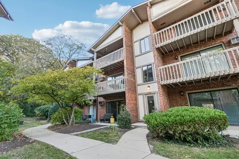 2370 Abbeywood Dr #A, Lisle, IL 60532