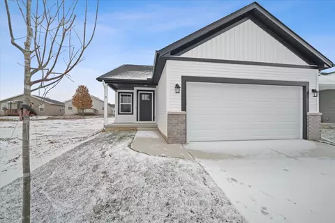 6 Eric Ct, Bloomington, IL 61704