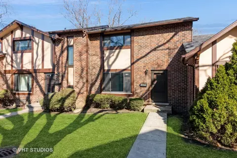 1 S125 Radford Ln, Villa Park, IL 60181