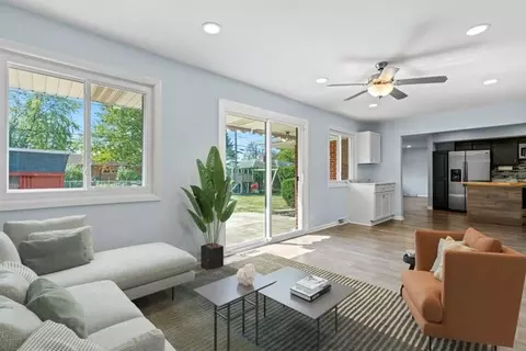 Living - 601 Lance Dr, Des Plaines, IL 60016 photo 3 of 3