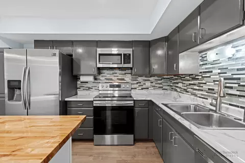 Kitchen - 601 Lance Dr, Des Plaines, IL 60016 photo 3 of 3