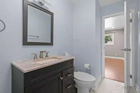 Bath - 601 Lance Dr, Des Plaines, IL 60016 photo 1 of 3