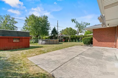 Exterior - 601 Lance Dr, Des Plaines, IL 60016 photo 2 of 3