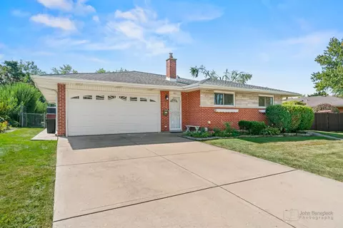 601 Lance Dr, Des Plaines, IL 60016