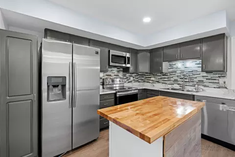 Kitchen - 601 Lance Dr, Des Plaines, IL 60016 photo 2 of 3