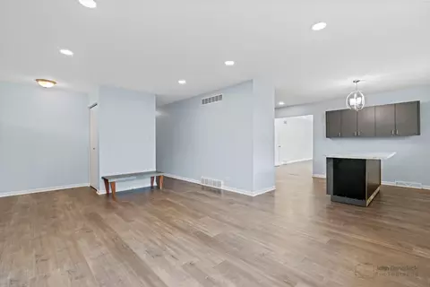 Living - 601 Lance Dr, Des Plaines, IL 60016 photo 1 of 3