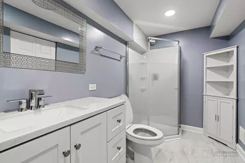 Bath - 601 Lance Dr, Des Plaines, IL 60016 photo 3 of 3