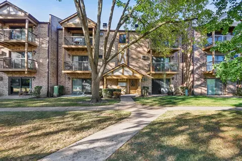 827 S Dwyer Ave #E, Arlington Heights, IL 60005