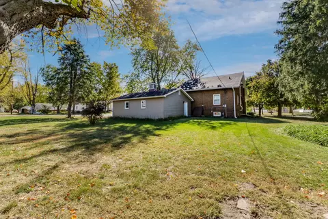 Exterior - 625 Warren St, Chenoa, IL 61726 photo 7 of 15